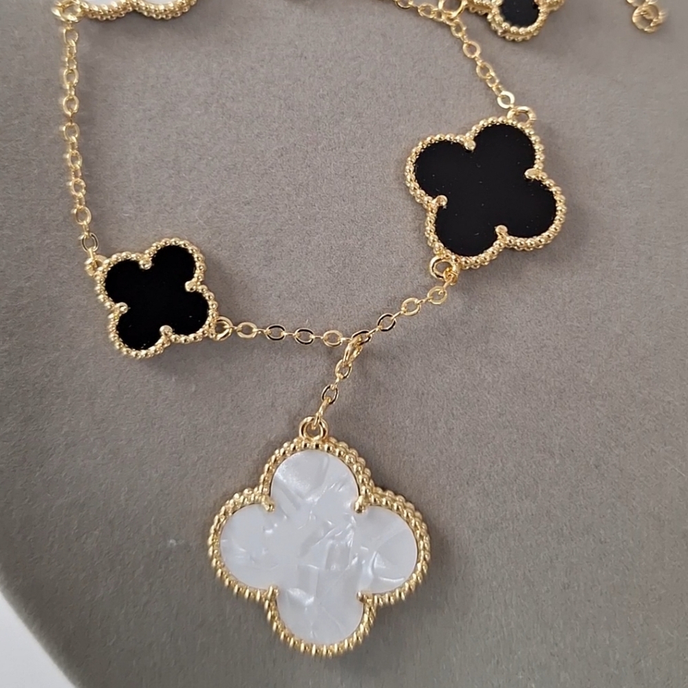 Black Onyx And Mother Of Pearl Dangle Clover Bracelet - Picture 2 of 5